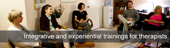 Integrative and experiential trainings for therapists